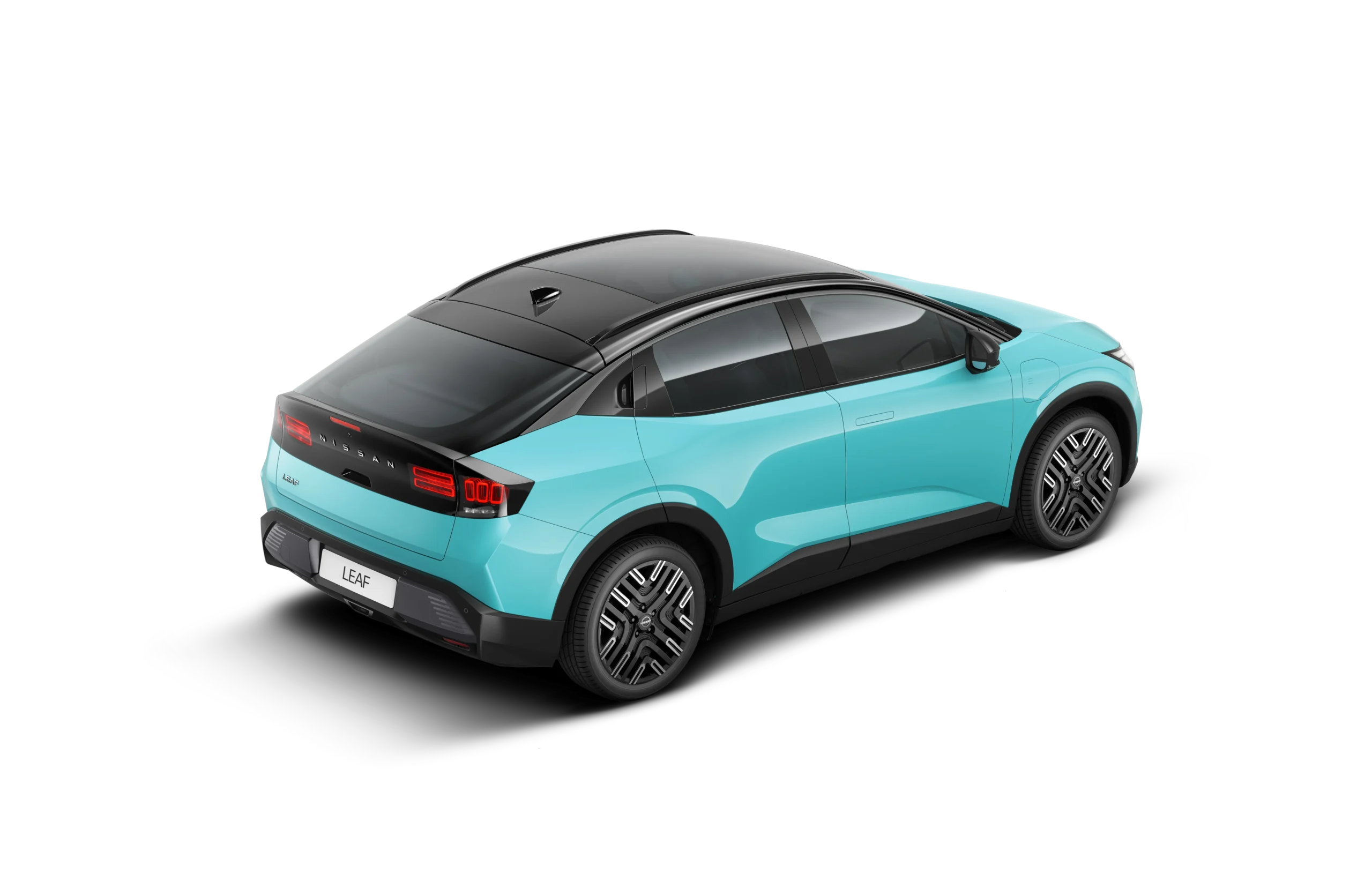 Nissan LEAF sett skrått bakfra fra andre siden