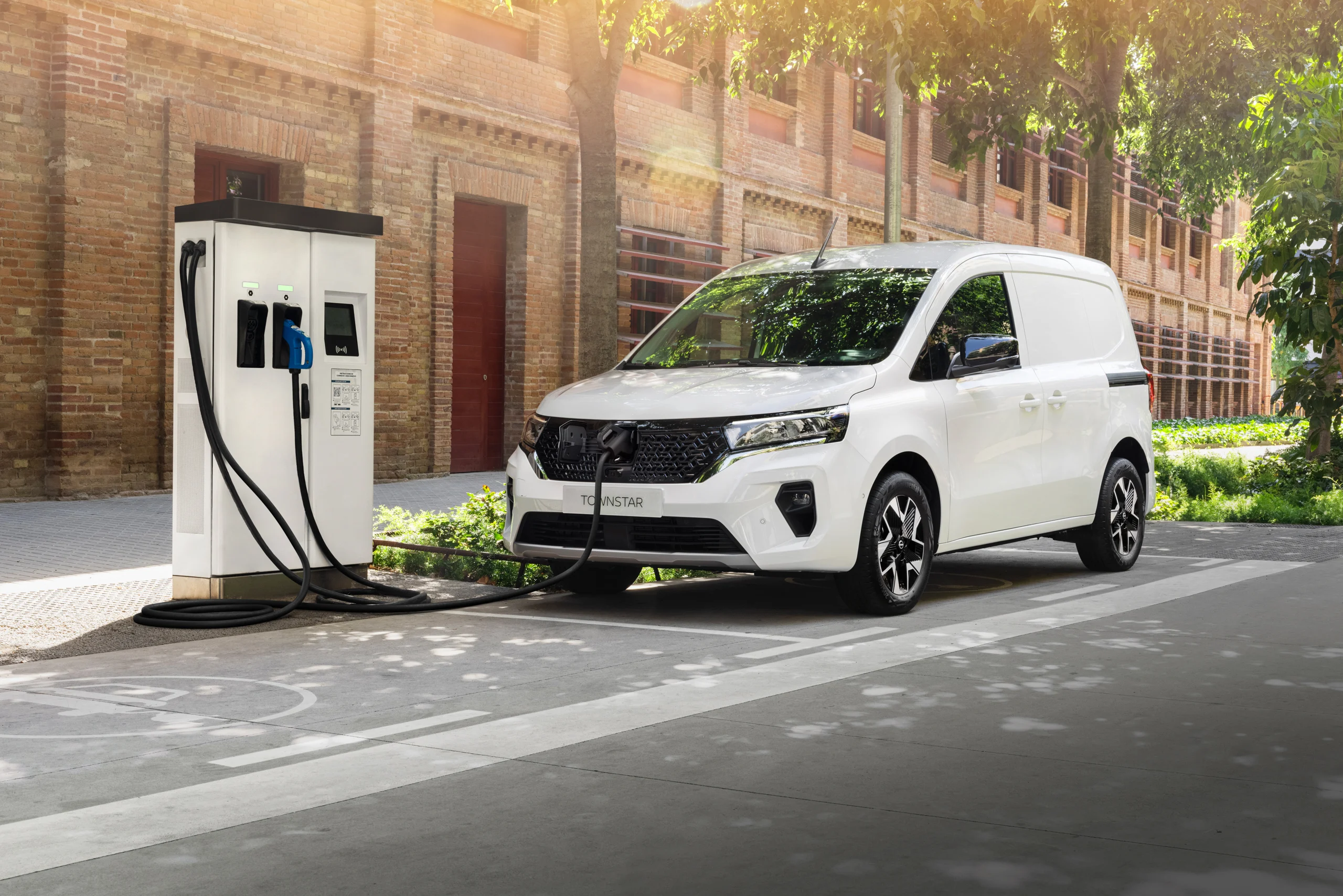 Nissan TOWNSTAR på lading