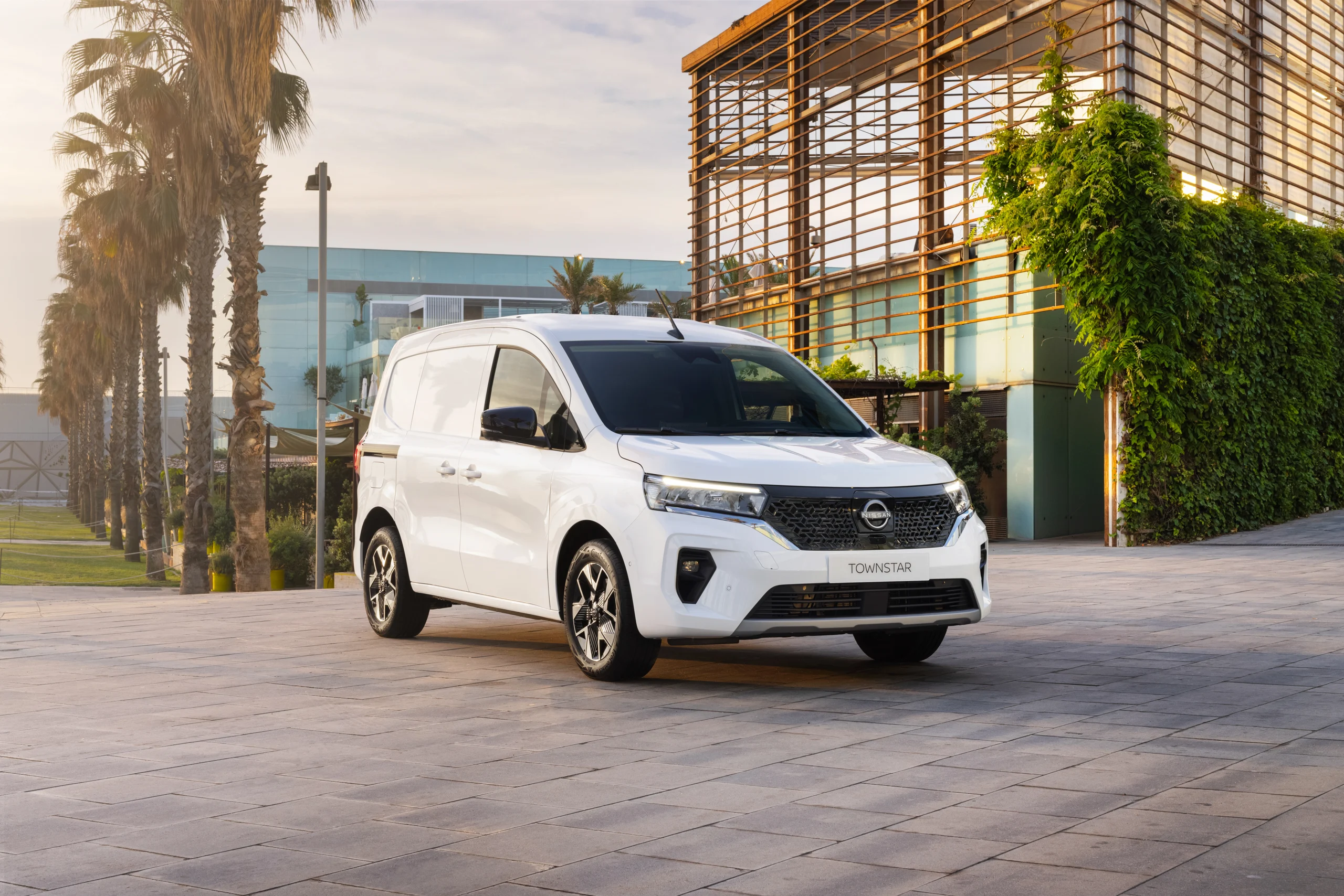 Nissan TOWNSTAR sett forfra