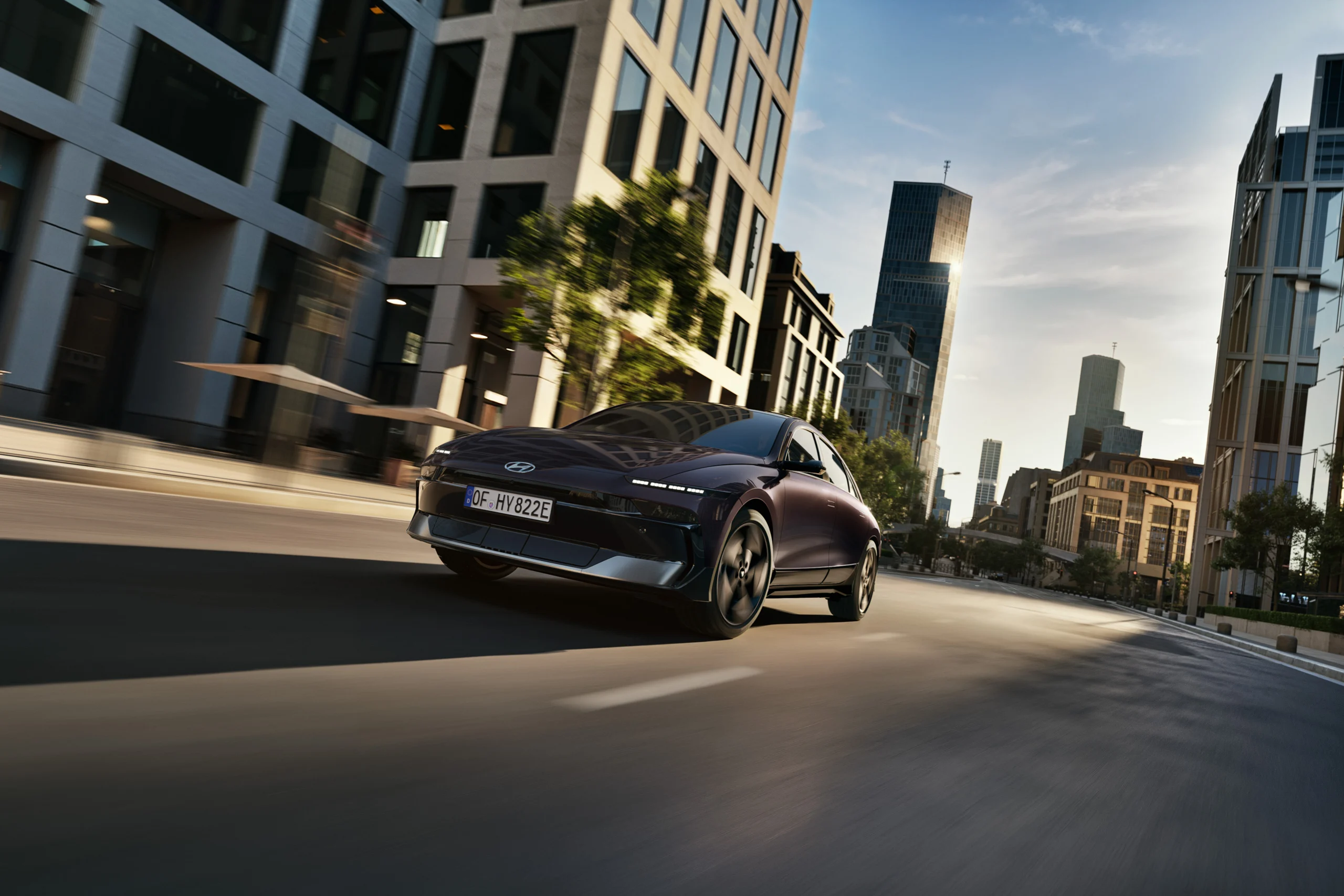 Hyundai IONIQ 6 i fart forfra