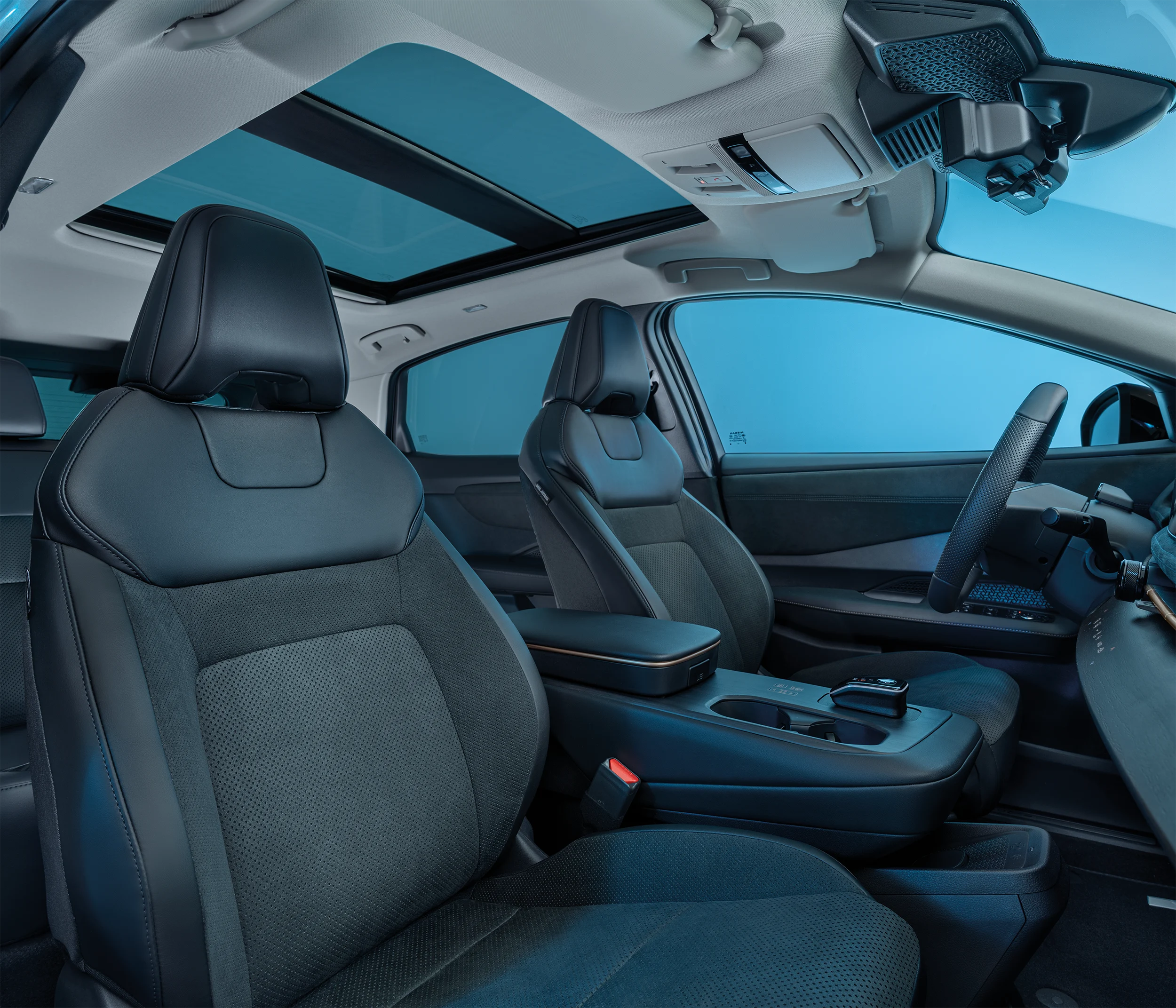 Forsetene og panoramataket i Nye Nissan ARIYA