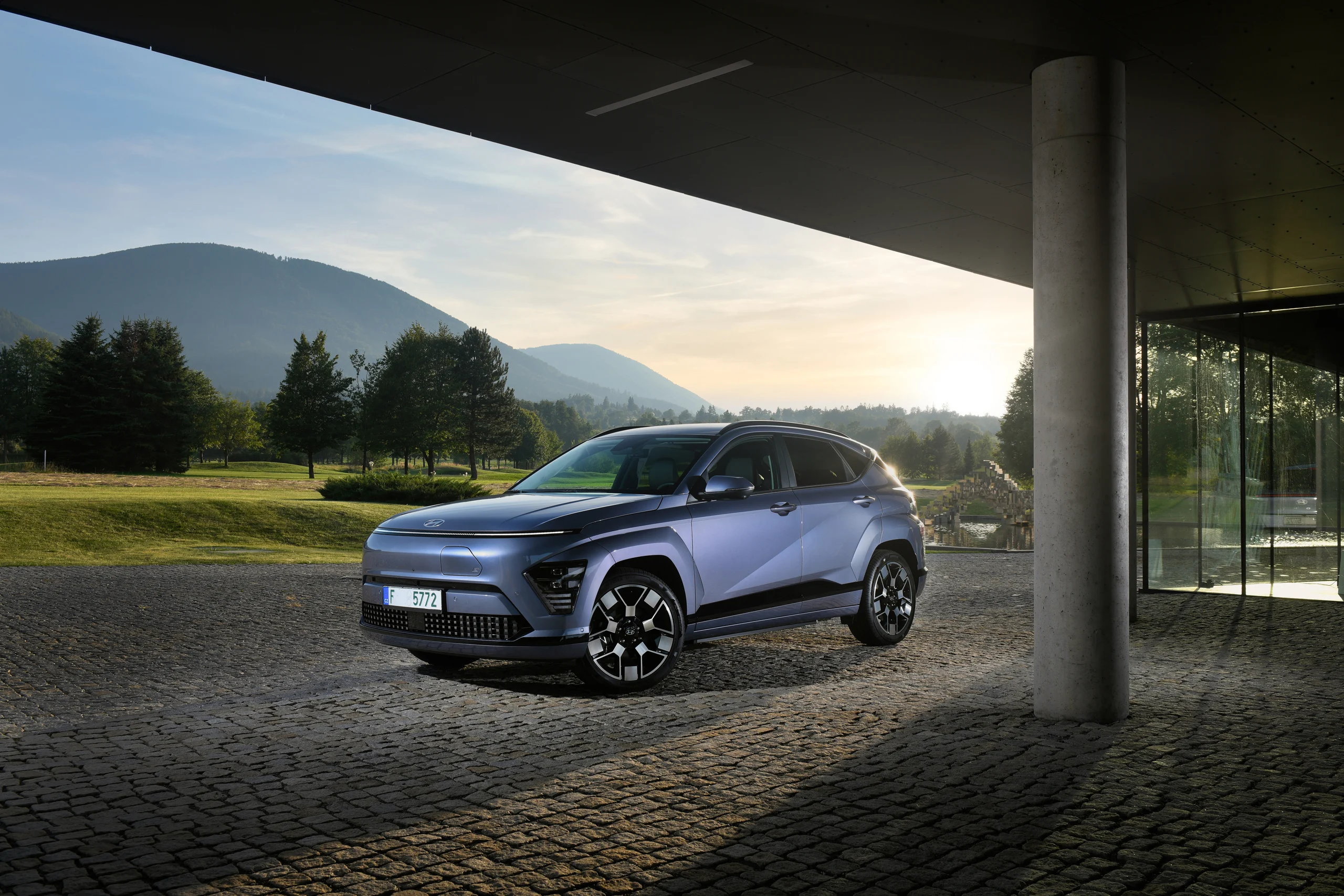 Hyundai KONA Electric sett skrått bakfra