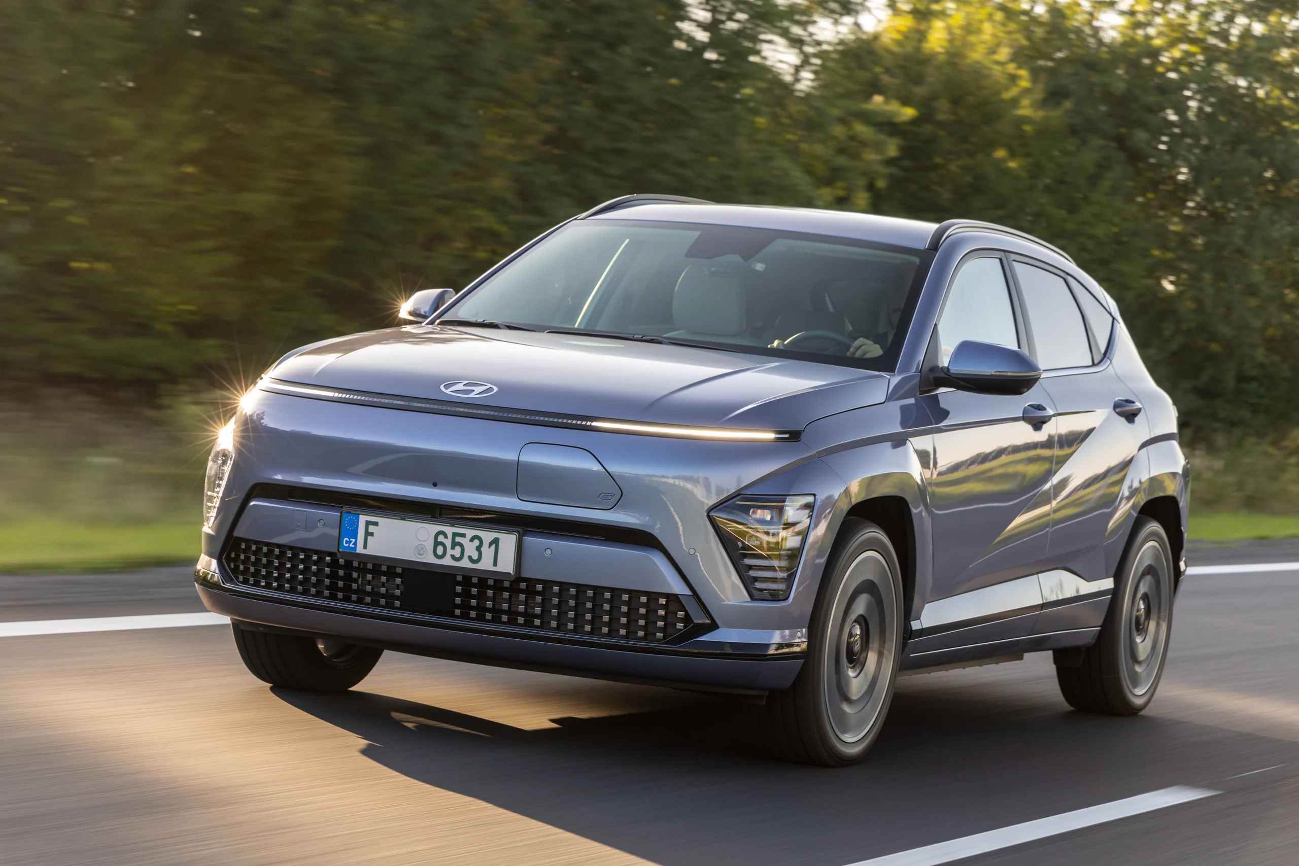 Hyundai KONA Electric i fart forfra