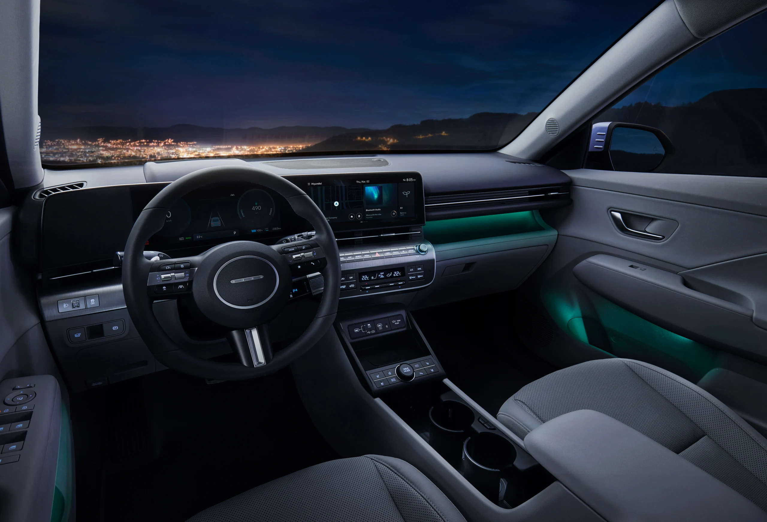 Dashbordet i Hyundai KONA Electric i skumringen