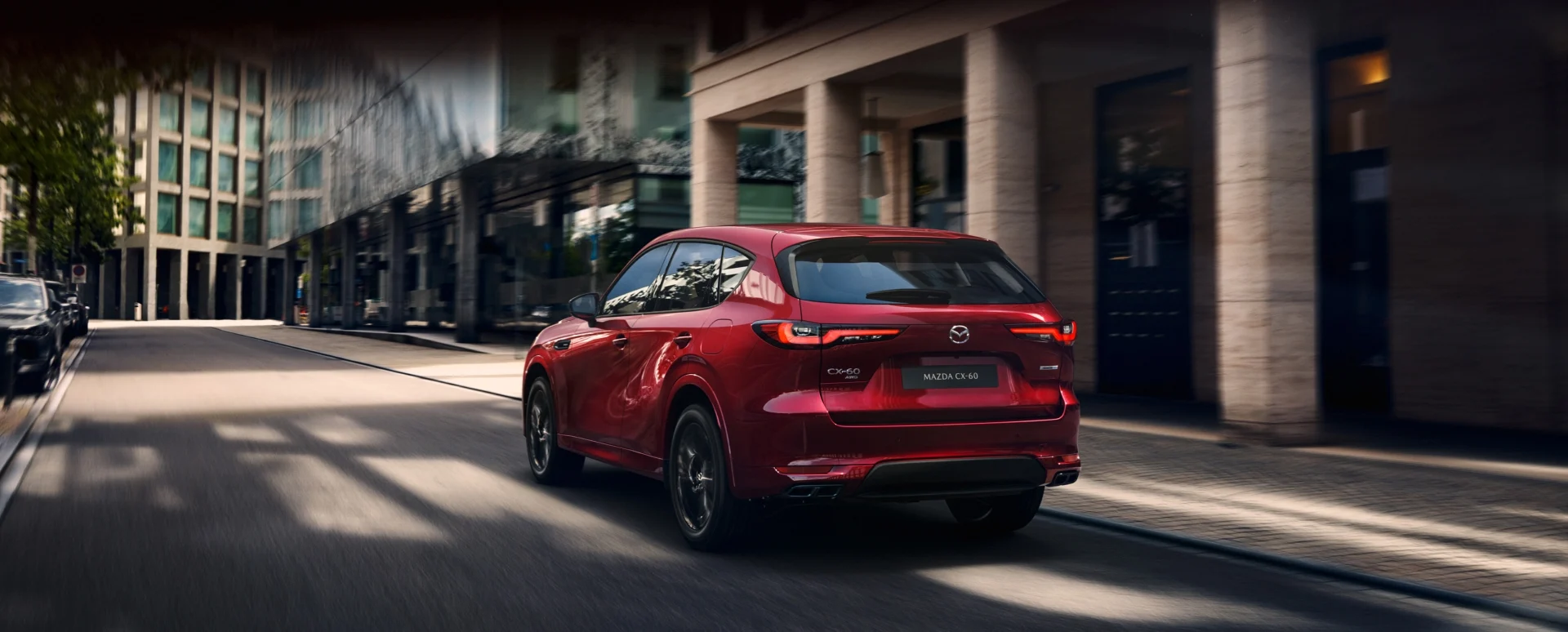 Mazda CX-60 sett bakfra i bygate