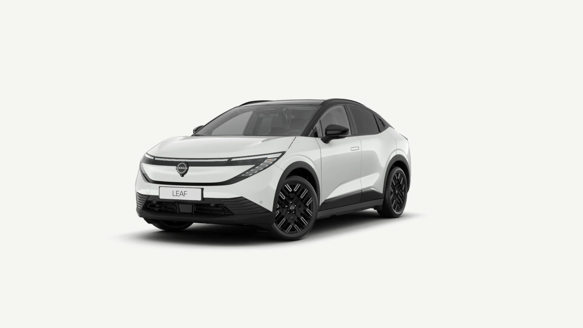 Nissan LEAF i Pearl White / svart tak