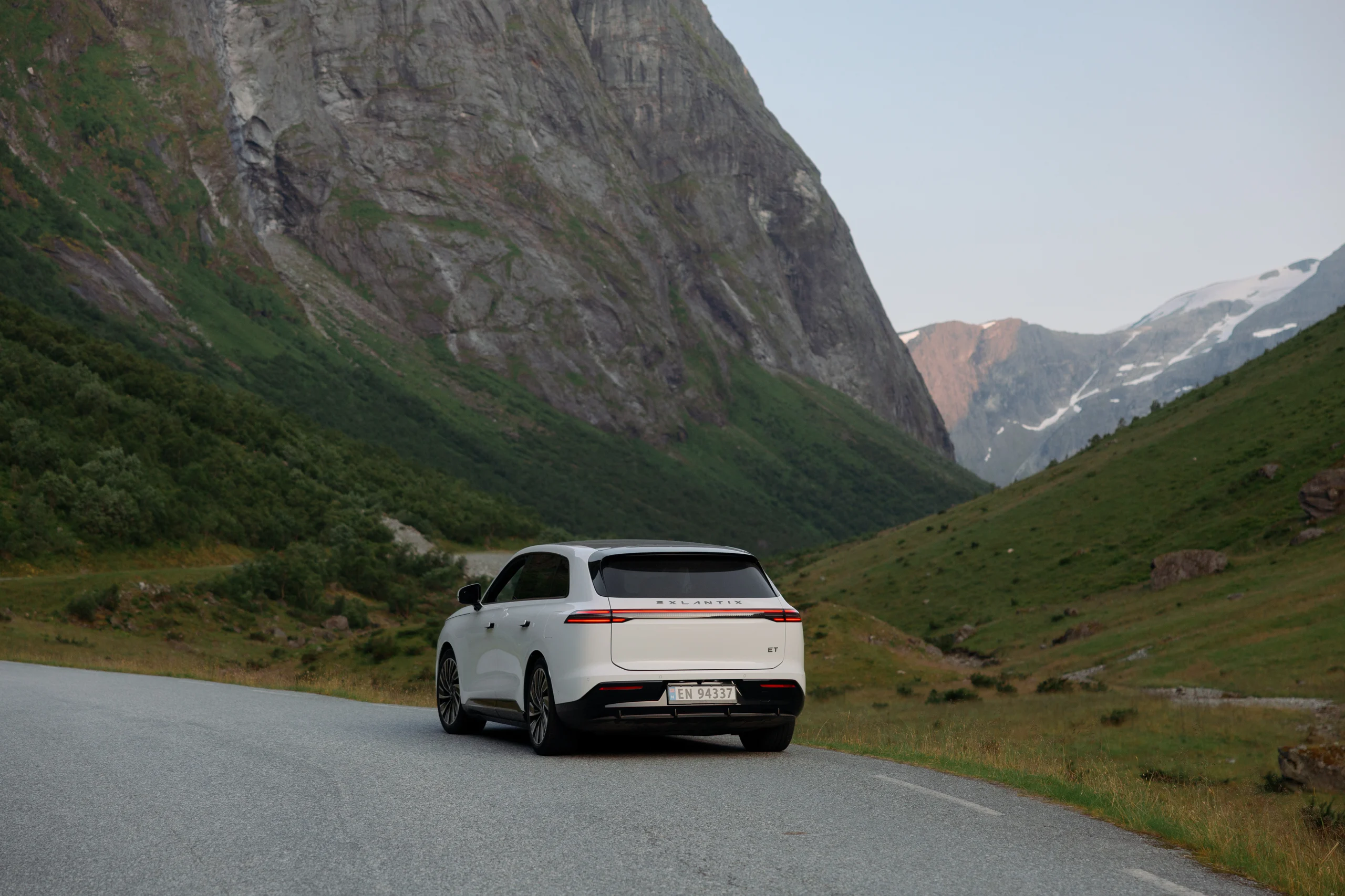 Exlantix ET kjører innover dalen